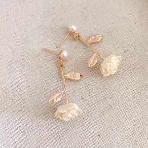 Gold white rose genuine pearl earrings